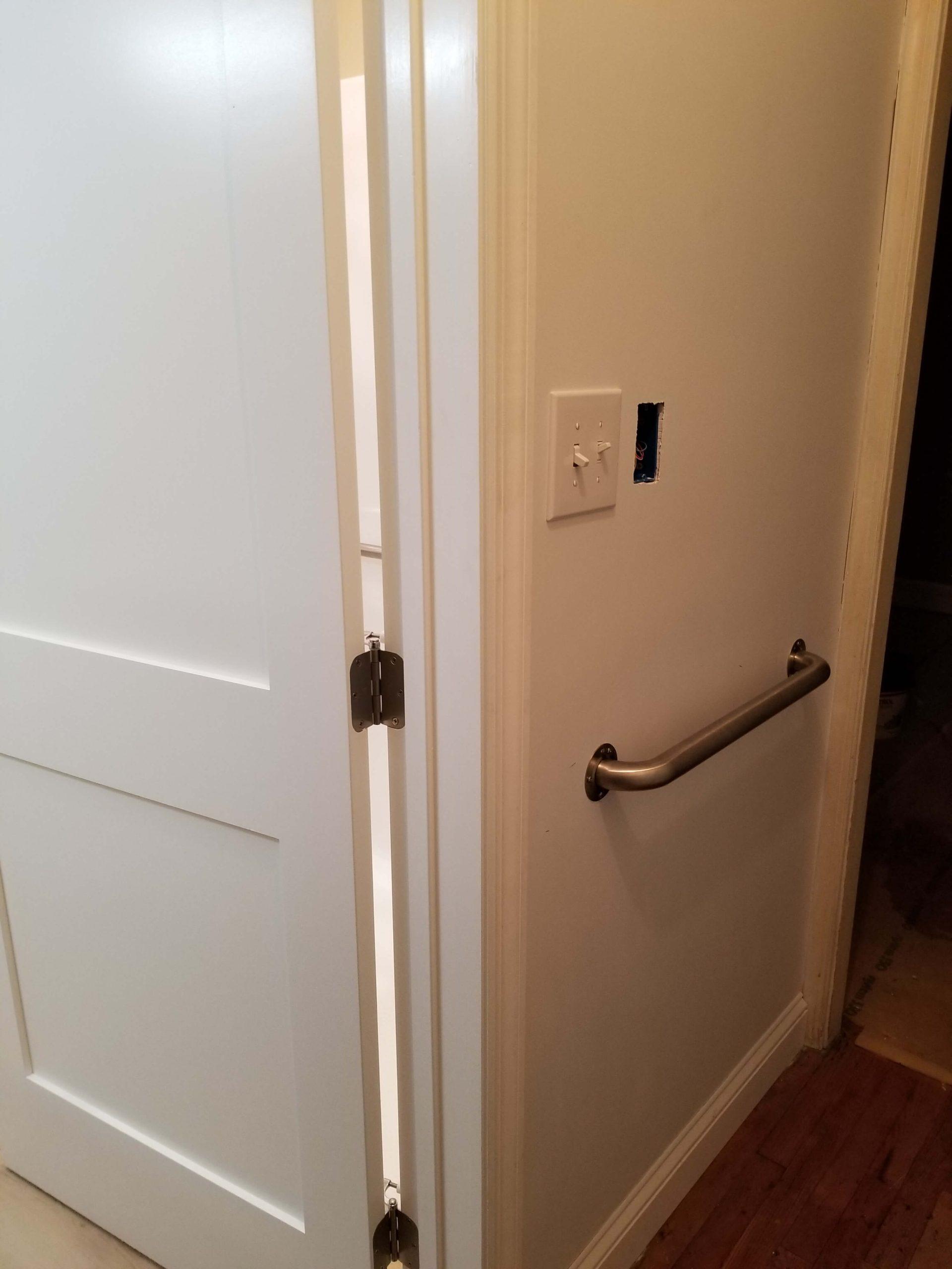 stability handlebar in the bathroom